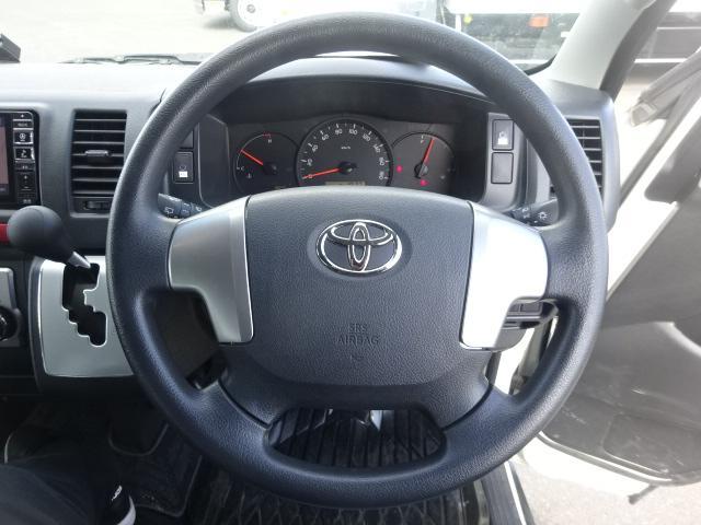 TOYOTA HIACE COMMUTER 2017
